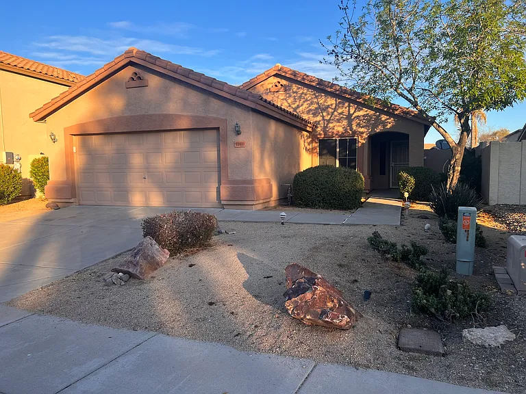 7328 W Blackhawk Dr — Photo 2