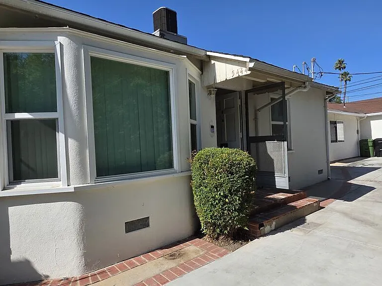 5444 Hermitage Ave — Photo 1