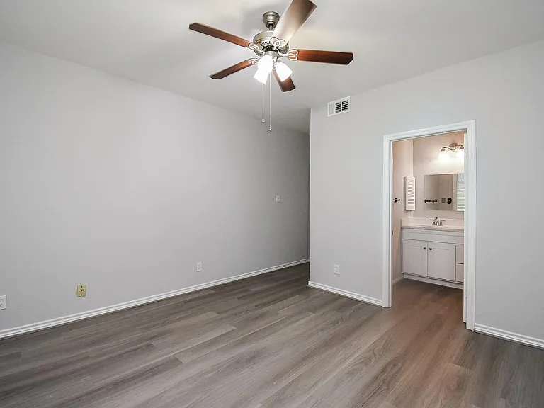 201 Vanderpool Ln #113 — Photo 31