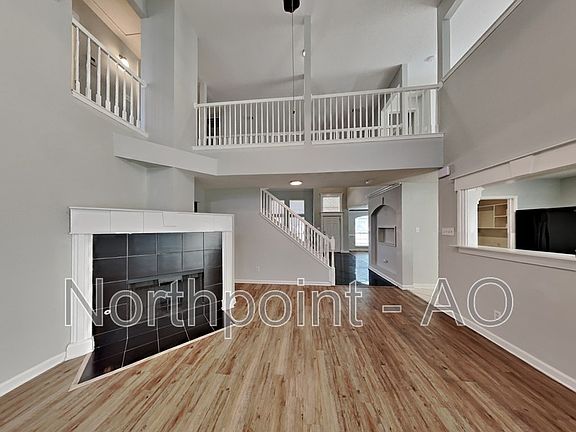 4th image of 833 Rainbow Ln