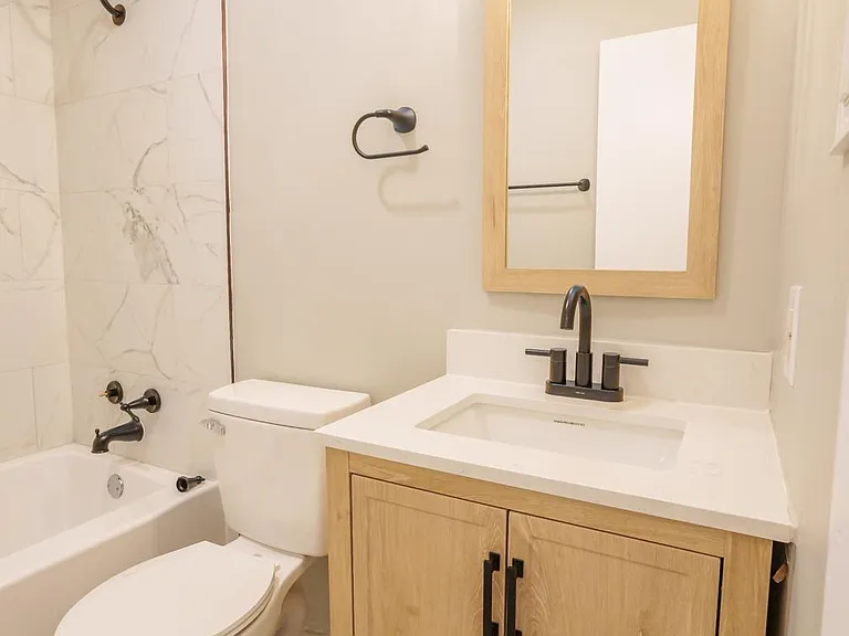 704 Candler Ave #B — Photo 16
