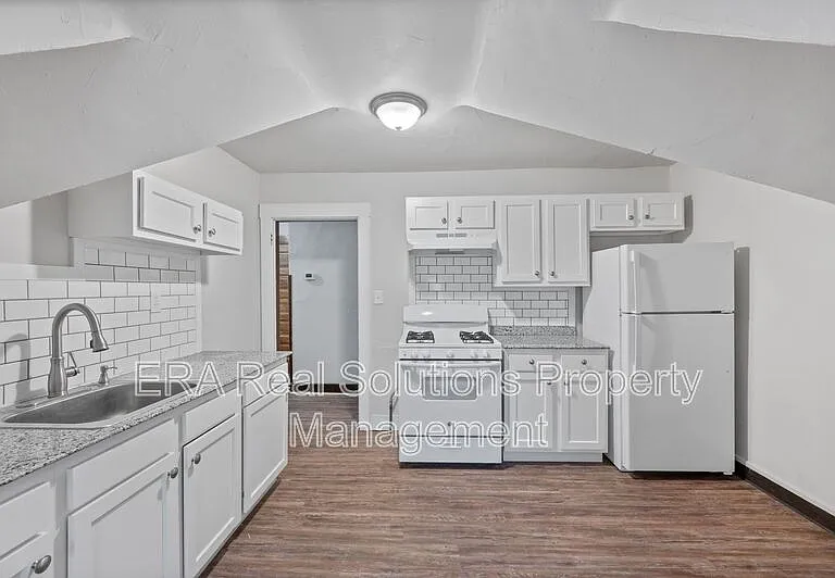 816 Windham Ave #1 — Photo 14