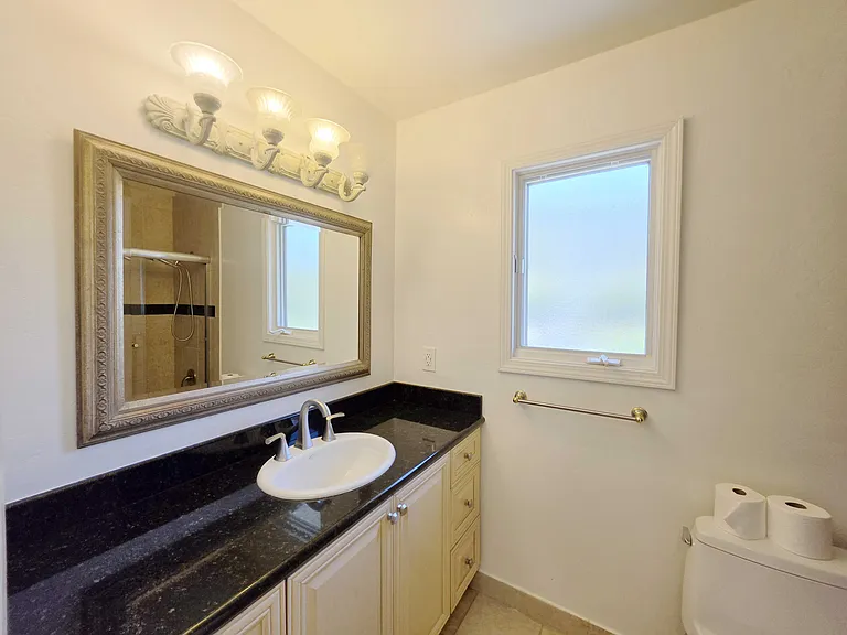 105 Dover Ct — Photo 23