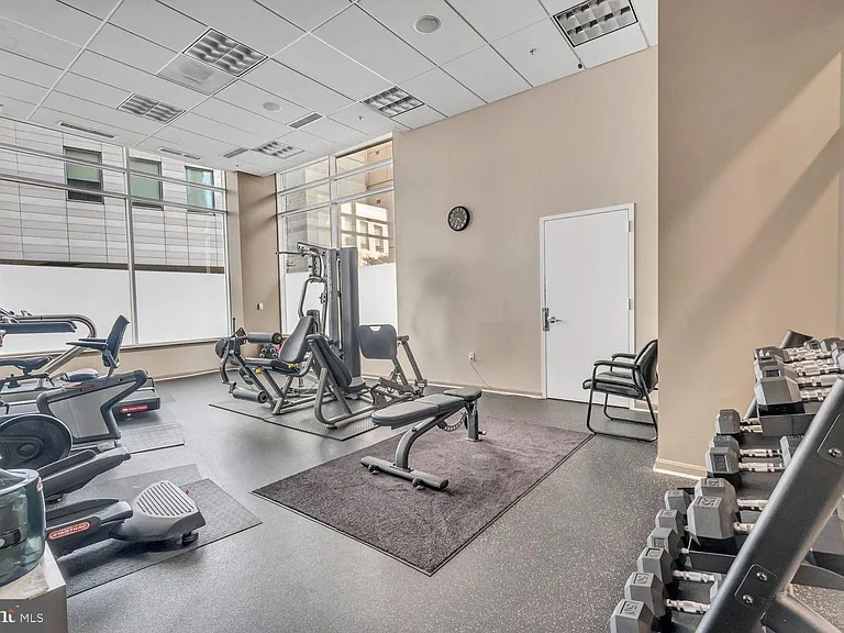 930 Wayne Ave #1205 — Photo 29