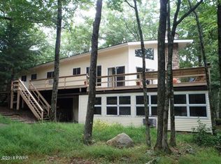 812 Osprey Ct, Hawley, PA 18428