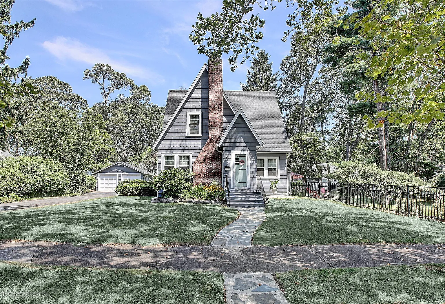 263 Lawrence Ave photo 1