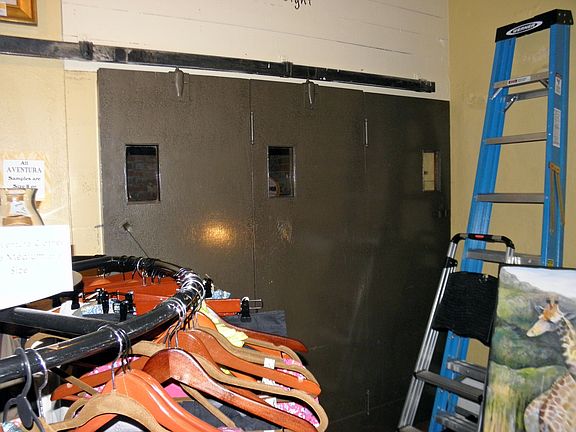 5th image of 8 E Main St