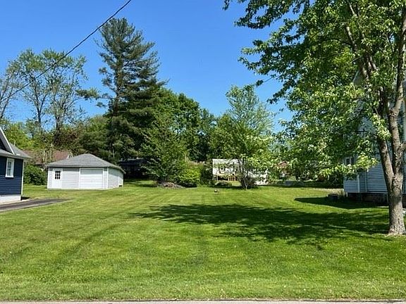 3rd image of 848 Lillian Dr