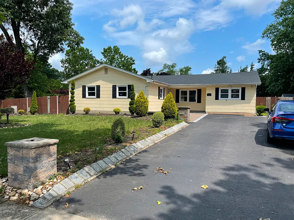 84 Almond Dr