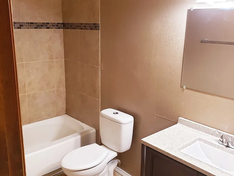 221 Shirley St NE — Photo 9