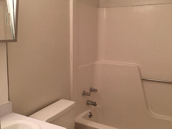 4th image of 561 Green Meadows Dr