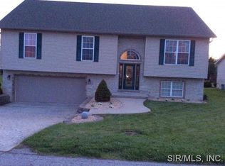 1898 Fountainbleu Dr, Worden, IL 62097