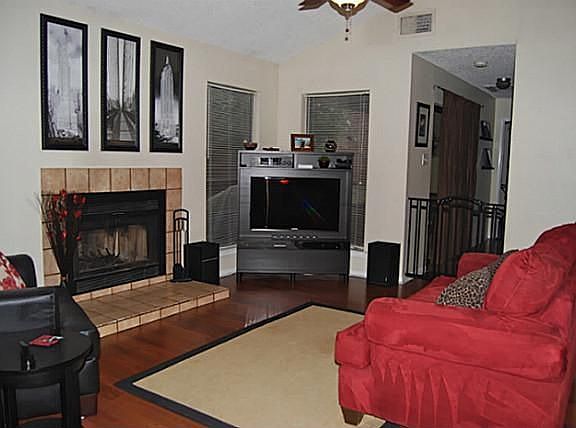 3rd image of 313 Teakwood Ln