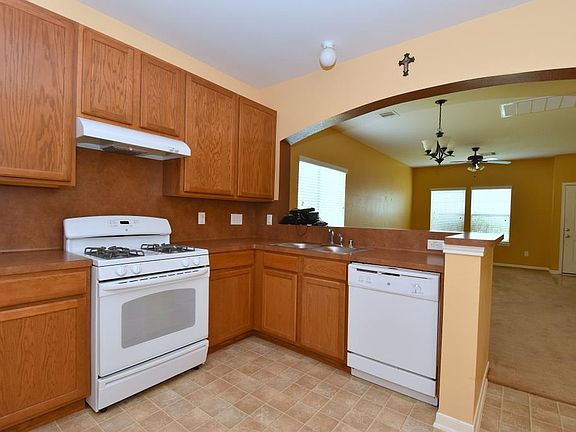5th image of 1510 Claremont Garden Cir