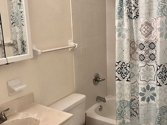 5th image of 120 E Miller St APT 6