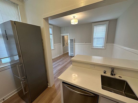 4th image of 24-34 Jasper Pl #30