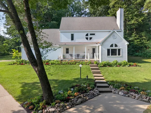 19547 Golfview Dr, Big Rapids, MI 49307