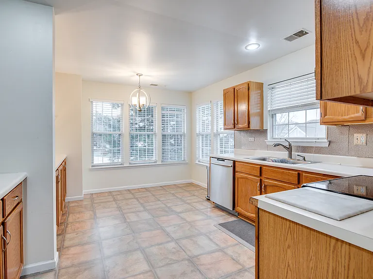 1829 Quaker Hollow Ln #1829 — Photo 5