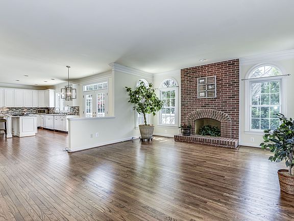 Open Concept - Lovely!