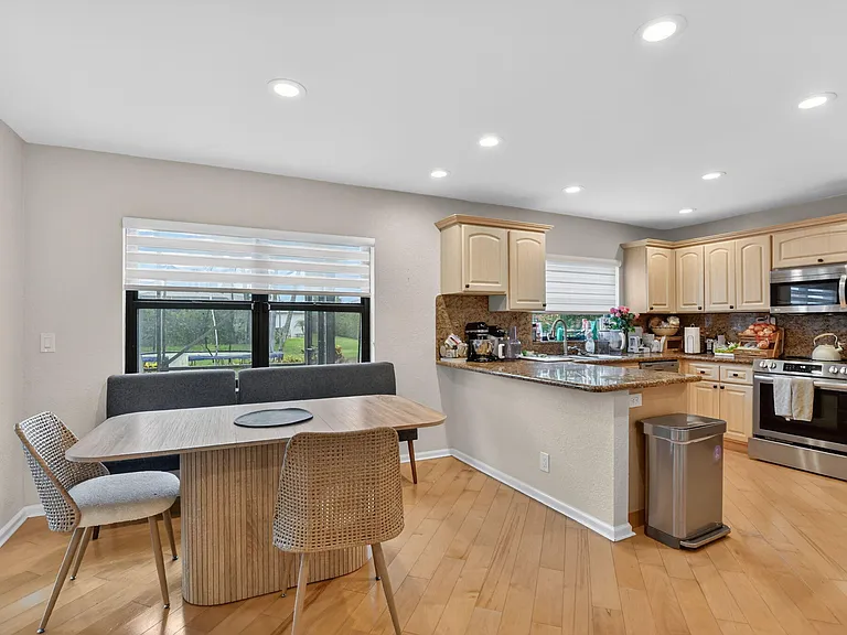 10065 Camelback Ln — Photo 11