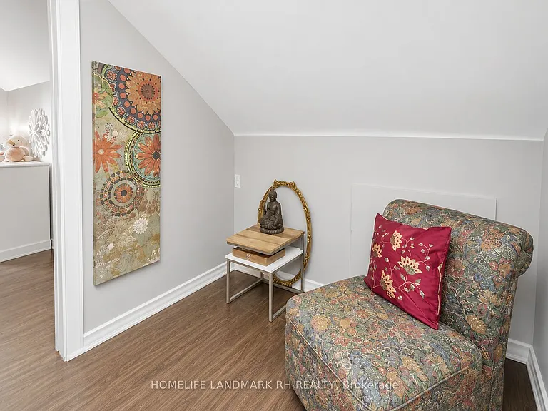 217 Limeridge Rd W — Photo 16