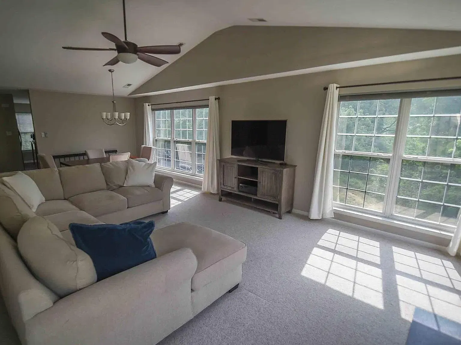 3 bed, 1605 sqft, $3,200 — Photo 3