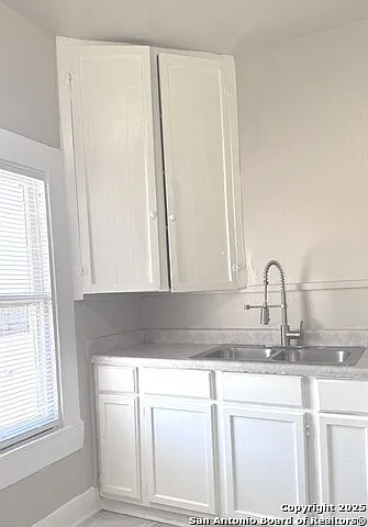 2 bed, 1.0 bath, 1400 sqft, $950 — Photo 2