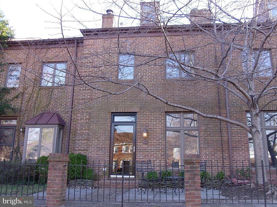 1st image of 910 Franklin St