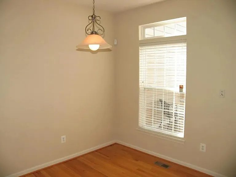 906 Bing Ln — Photo 11