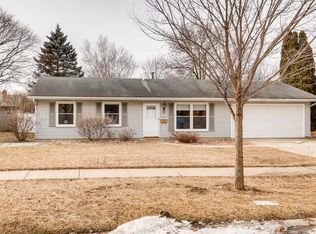 2310 Gettysburg Dr, Aurora, IL 60506