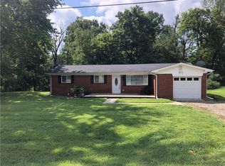19524 E Lake Site Dr, Hope, IN 47246