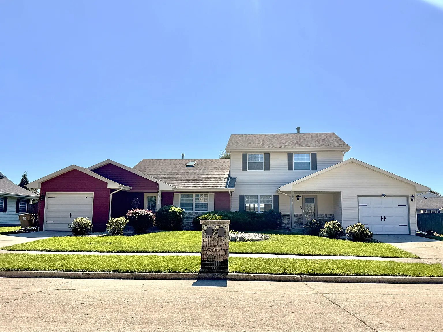 3 bed, 1.5 bath, 1600 sqft, $2,000 — Photo 2
