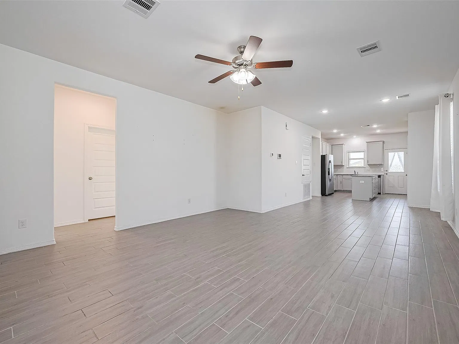 3 bed, 2.0 bath, 1516 sqft, $1,900 — Photo 4
