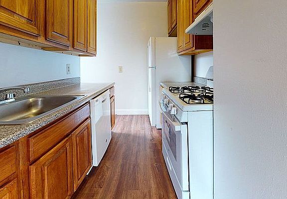5th image of 20-01 21st Ave #3B