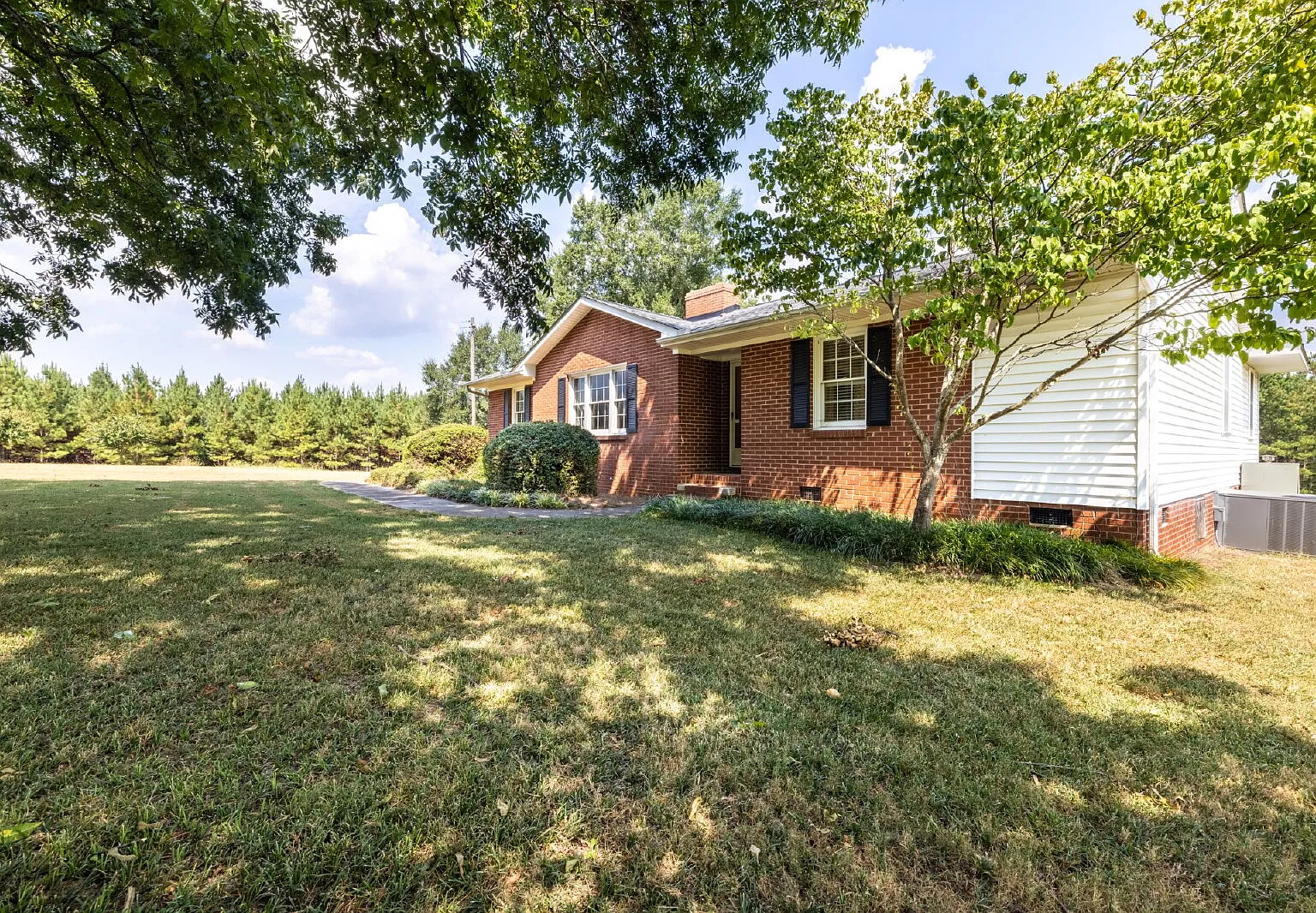 4 bed, 3.5 bath, 1800 sqft, $2,550 — Photo 3