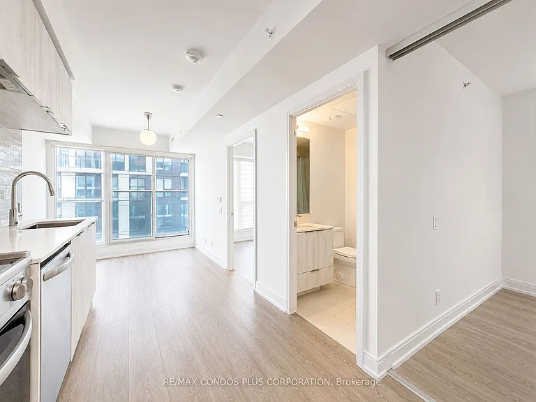 181 Dundas St E #2215 — Photo 4