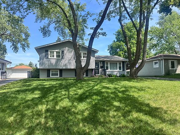 4th image of 631 Pierce Ct