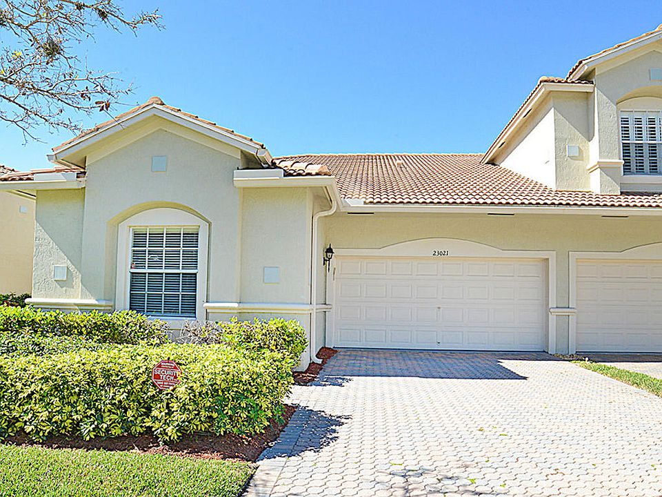 Home For Sale In Addison Lakes