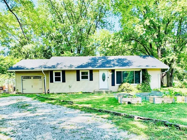 106 N Division St, Pocahontas, IL 62275