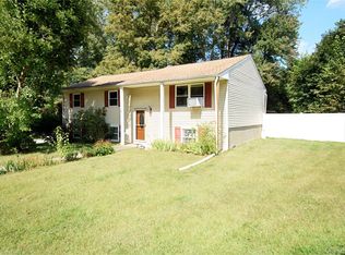 32 Daisy Ln, Wappingers Falls, NY 12590