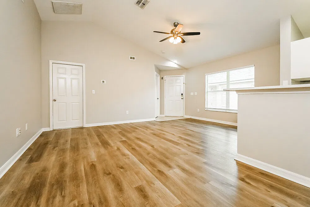 4 bed, 2.0 bath, 1342 sqft, $3,260 — Photo 4