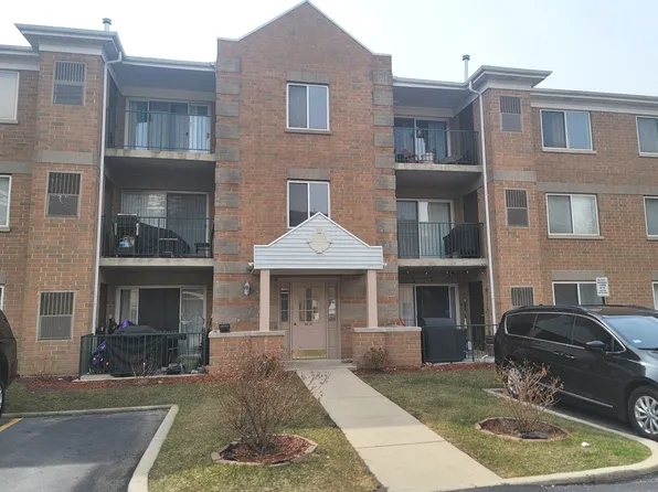 5351 N East River Rd APT 301, Chicago, IL 60656