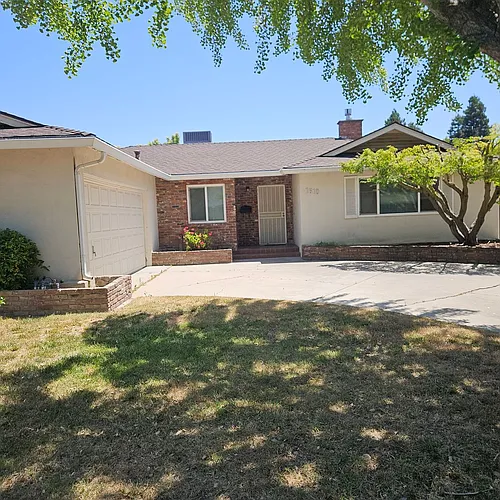 1610 Springwood Dr Photo 1