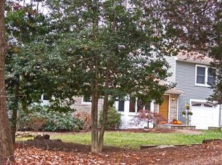 17 Sleepy Hollow Rd, Denville, NJ 07834