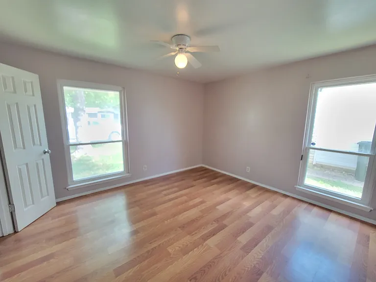 1060 Richmond Dr — Photo 3