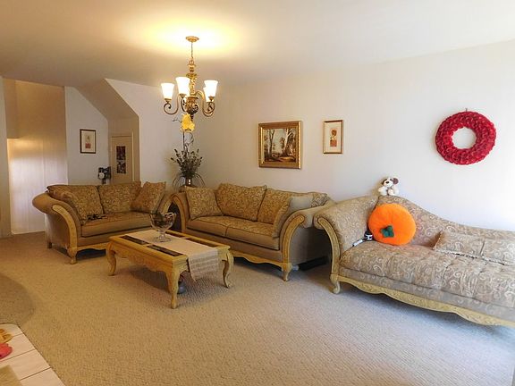 5th image of 120-10 Riviera Ct #19