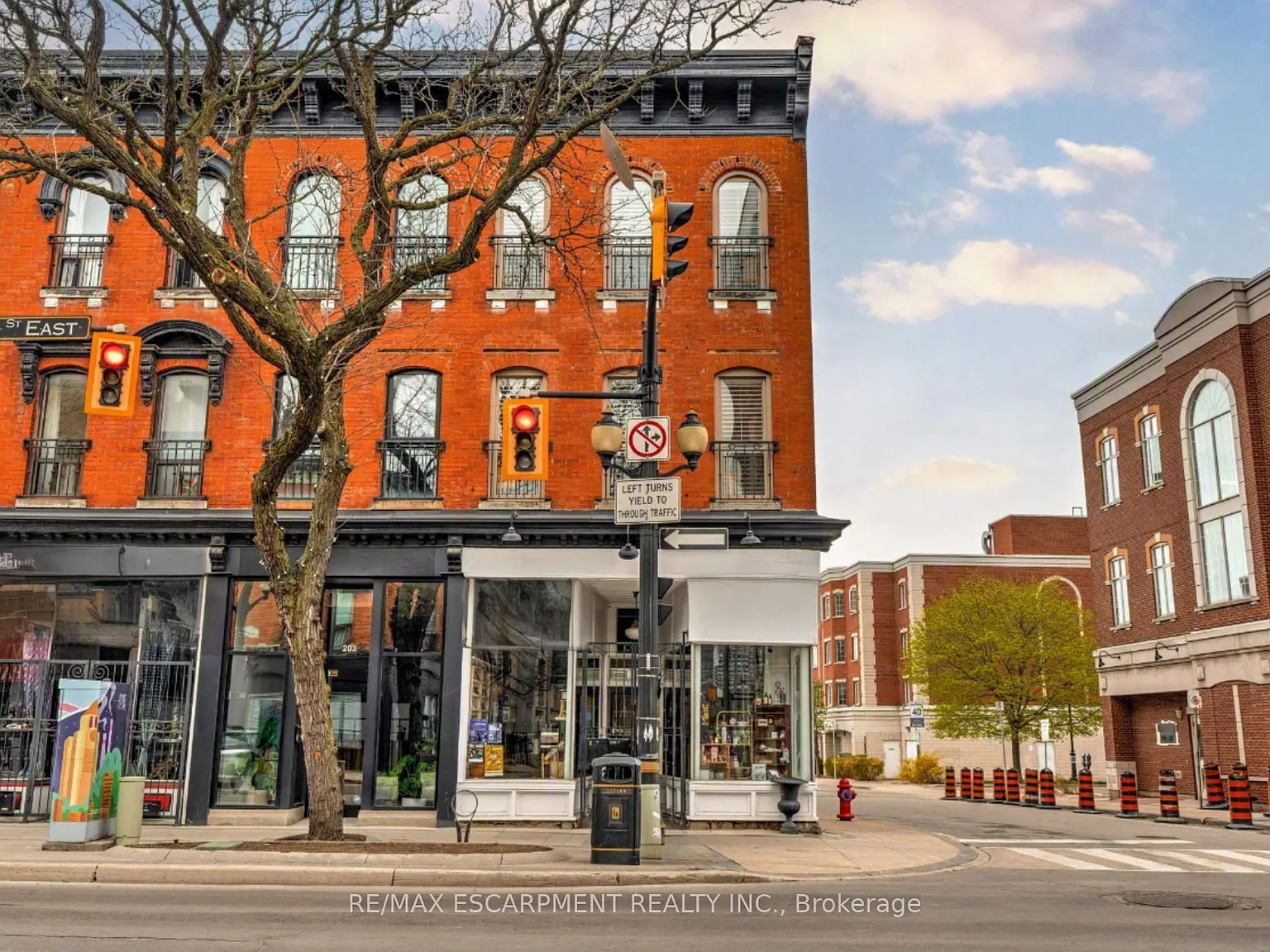3 bed, $3,200 — Photo 2