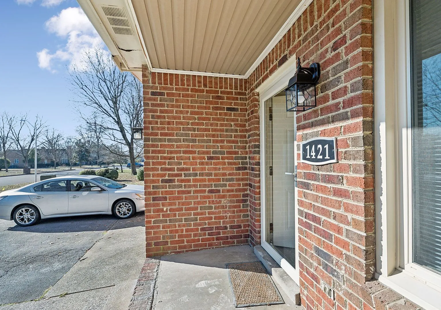 1421 Huntington — Photo 3