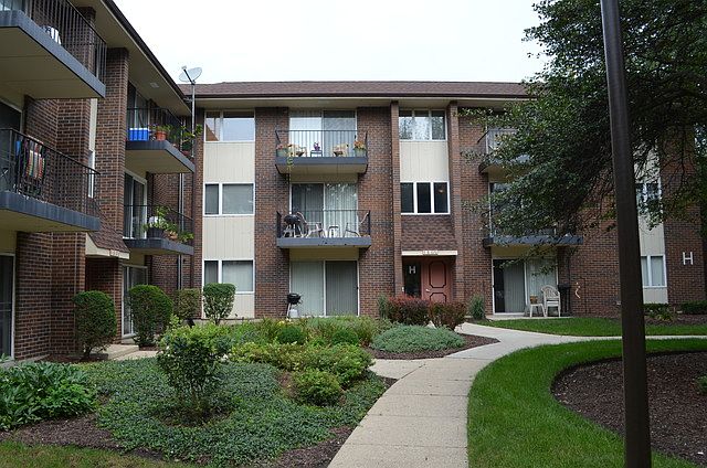 1st image of 5S070 Pebblewood Ln APT H10