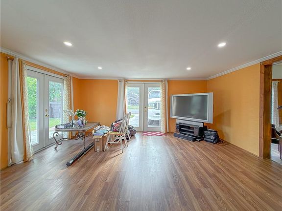 5th image of 1105 E College St
